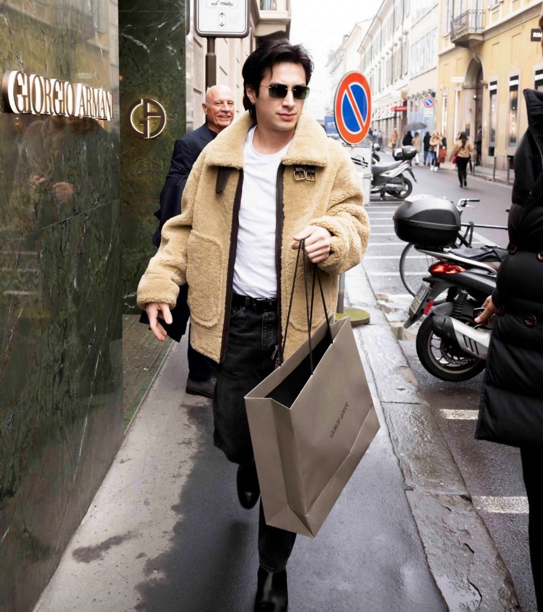 hollndrs's tweet image. this is kinda insane