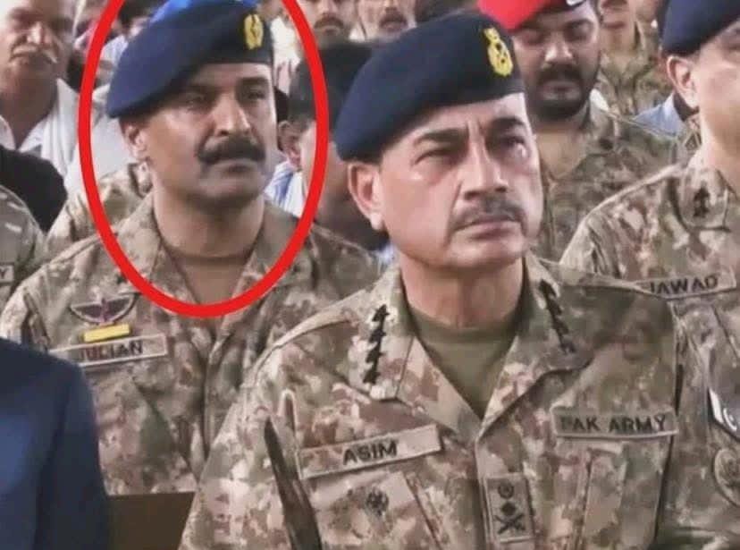 پاکستان آرمی میں ذات پات رنگ و نسل نہیں دیکھی جاتی، یہاں صرف اور صرف میرٹ اور قابلیت دیکھی جاتی ھے۔
میجر جنرل جولین معظم جیمز سپیشل سروس گروپ (SSG) کے پہلے عیسائی کمانڈو اور پاکستان آرمی سے میجر جنرل کا عہدہ حاصل کرنے والے تیسرے عیسائی بن ہیں۔