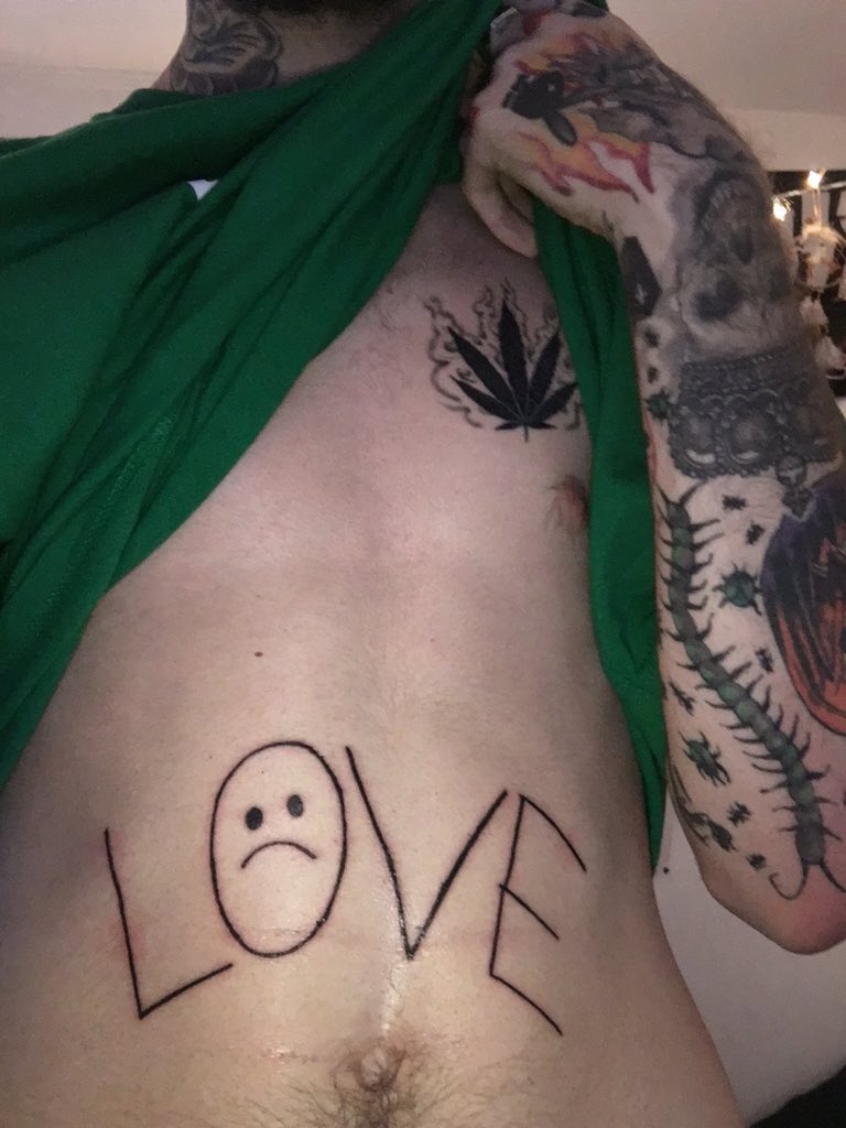 GETCAKEDlEYOUNG's tweet photo. 10 years ago today, Peep shared this pic of his new tattoo with the caption, “One day I’ll be an icon.” He’d asked his friend, Dana, who had been giving him lots of tattoos, to do this piece “like a little kid had drawn it”. It became one of his most iconic tattoos. https://t.co/GJvV1vwx28