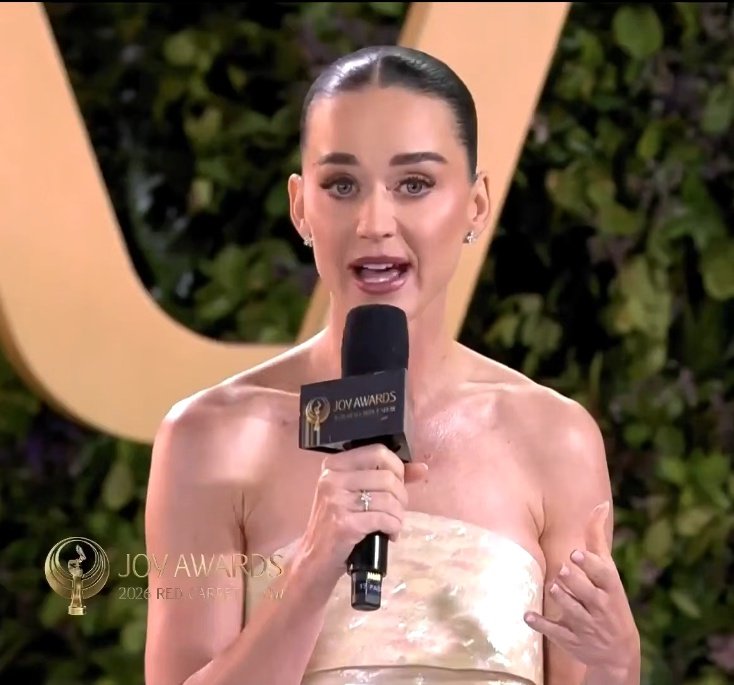 jvinix_'s tweet image. 🚨Katy Perry revela durante entrevista no Joy Awards que fevereiro será um mês de muitas surpresas e movimentações na vida dos katycats 

"Eles já estão esperando e eu vou dar o que eles merecem."