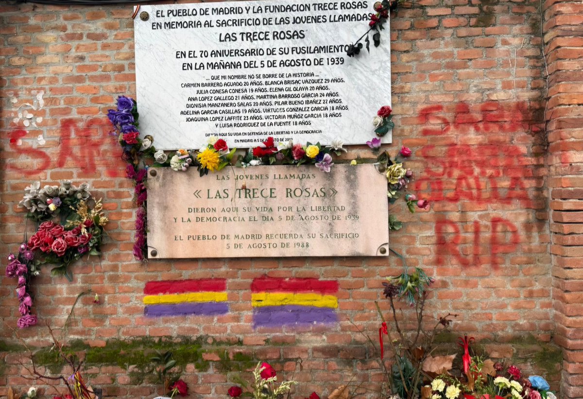 Profanar la tumba de las #13Rosas es algo intolerable, con amenazas de muerte a una ciudadana por luchar por la igualdad y el fascismo.
Mucha culpa tienen quienes blanquean a la ultraderecha y no condenan.

Llevamos 7 años de impunidad y normalización.
Por eso: #NoEstasSolaSarah