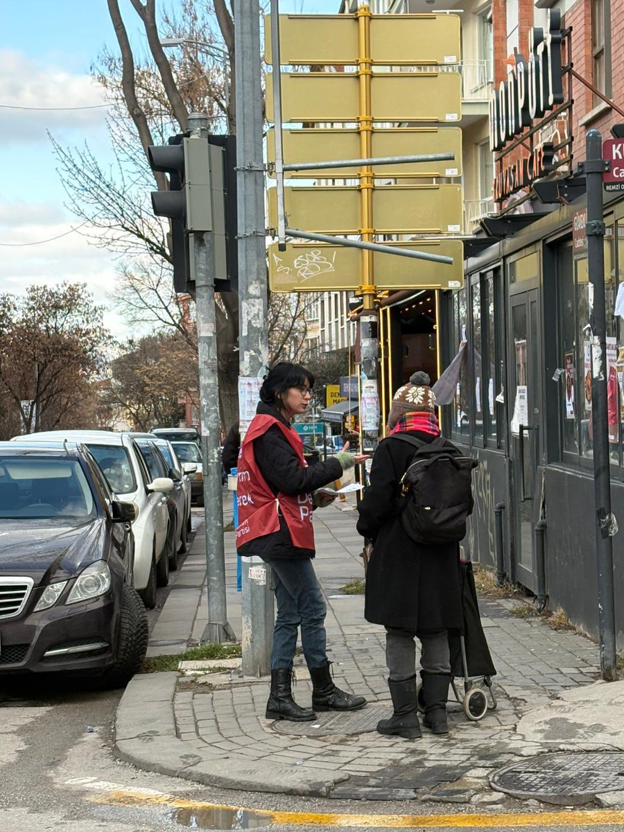 “Yurttaşız Haklarımızı Alacağız” imza ve bildiri çalışmamızı Güvenlik Caddesi’nde gerçekleştirdik.

İmza vermek ve bu mücadeleyi birlikte yürütmek isteyen herkesi Ayrancı Dayanışma Evimize bekliyoruz.