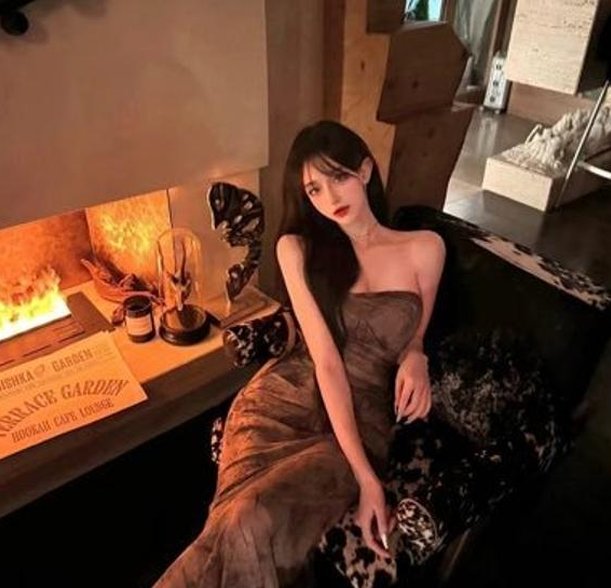 CMPQ5's tweet image. ただいま⇒
教室でグッズ整理中。
微妙に集中してる 😎