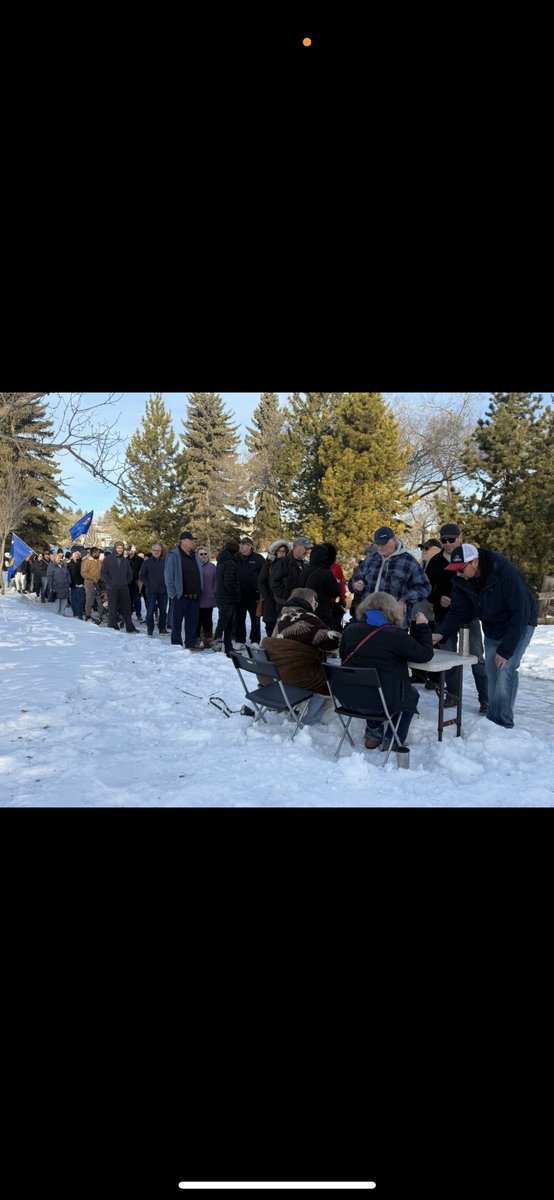 BREAKING Reports are coming in from the EDMONTON, RUNDLE PARK ALBERTA INDEPENDENCE SIGNING EVENT! 

3-5000 people were waiting at 10:00 AM to sign the stayfreealberta Alberta Declaration of Independence Petition!