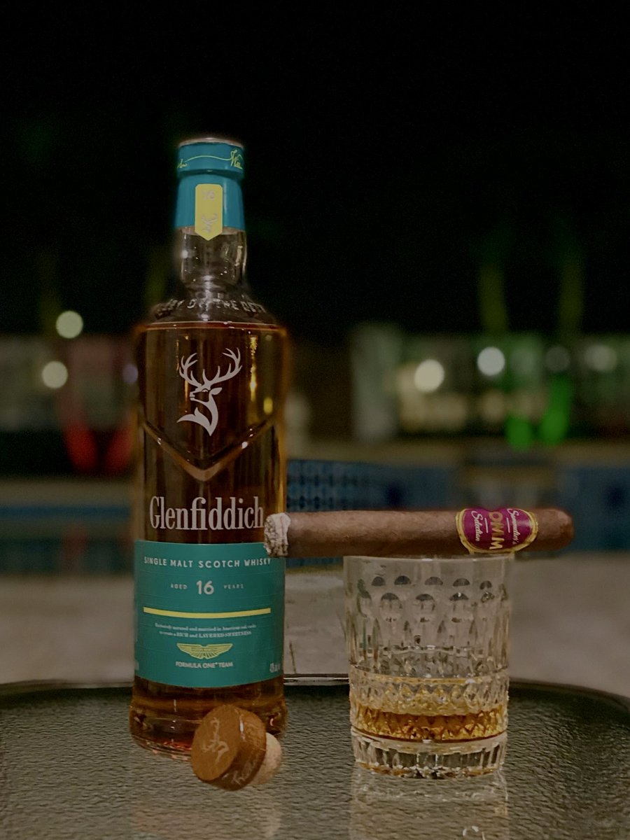 kibar, nazik ve saygılı davranmaya
çalışıyorum lâkin;
ihtiyaç hâsıl olursa yolunuzu vedahi
yordamınızı s2cek güç damarlarımdaki asil kanda mevcûttur azizim..
öyle işte...