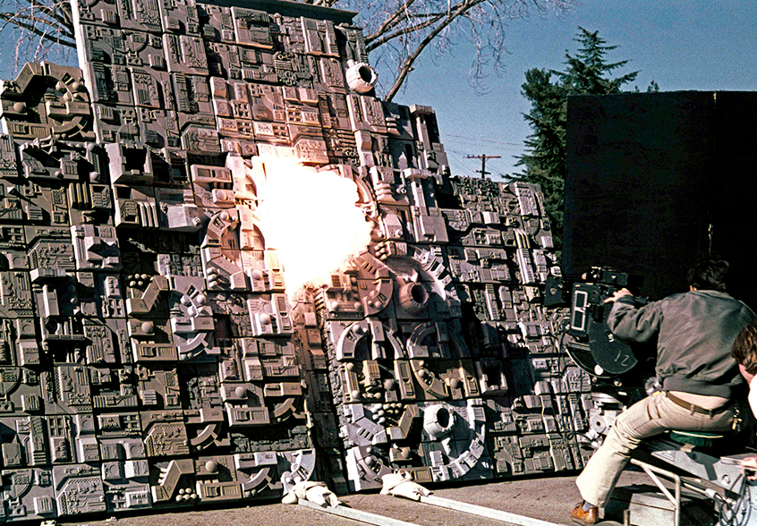 TomSpinaDesigns's tweet image. There's just something so satisfying about all of those little scaled Death Star surface modules and how you could come up with endless practical surfaces. This is our kind of "LEGO Death Star."

#StarWars #PracticalFX #DeathStar #modelmaking @ILMVFX