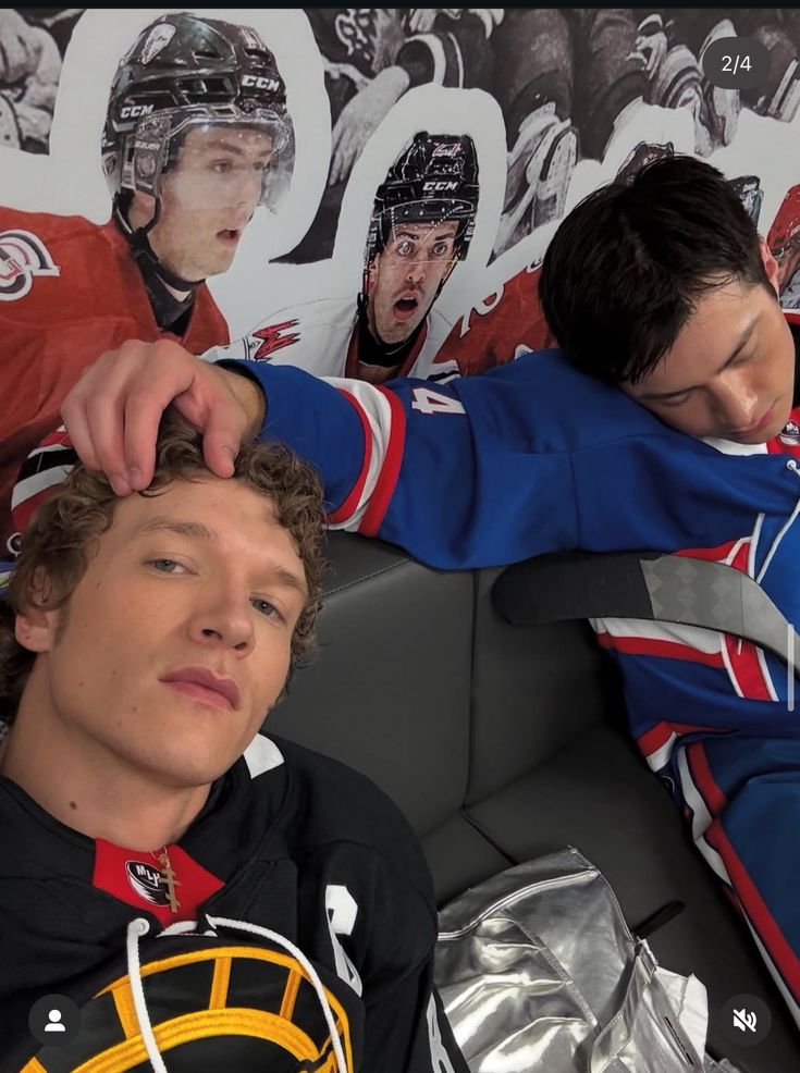 livietaekook's tweet image. Parece que hay que recordale a alguien que los protagonistas de Heated Rivalry son Shane Hollander e Ilya Rozanov y que los únicos actores principales son Hudson Williams y Connor Storrie.