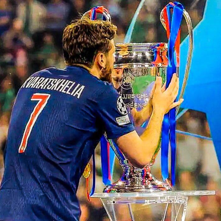 🇬🇪✨ 1 year ago today, PSG announced the signing of Kvicha Kvaratskhelia. His stats at the French club... 🔴🔵

✅ 56 appearances 
🪄 27 goal contributions 
🏆 6 trophies won

What a purchase. 👏