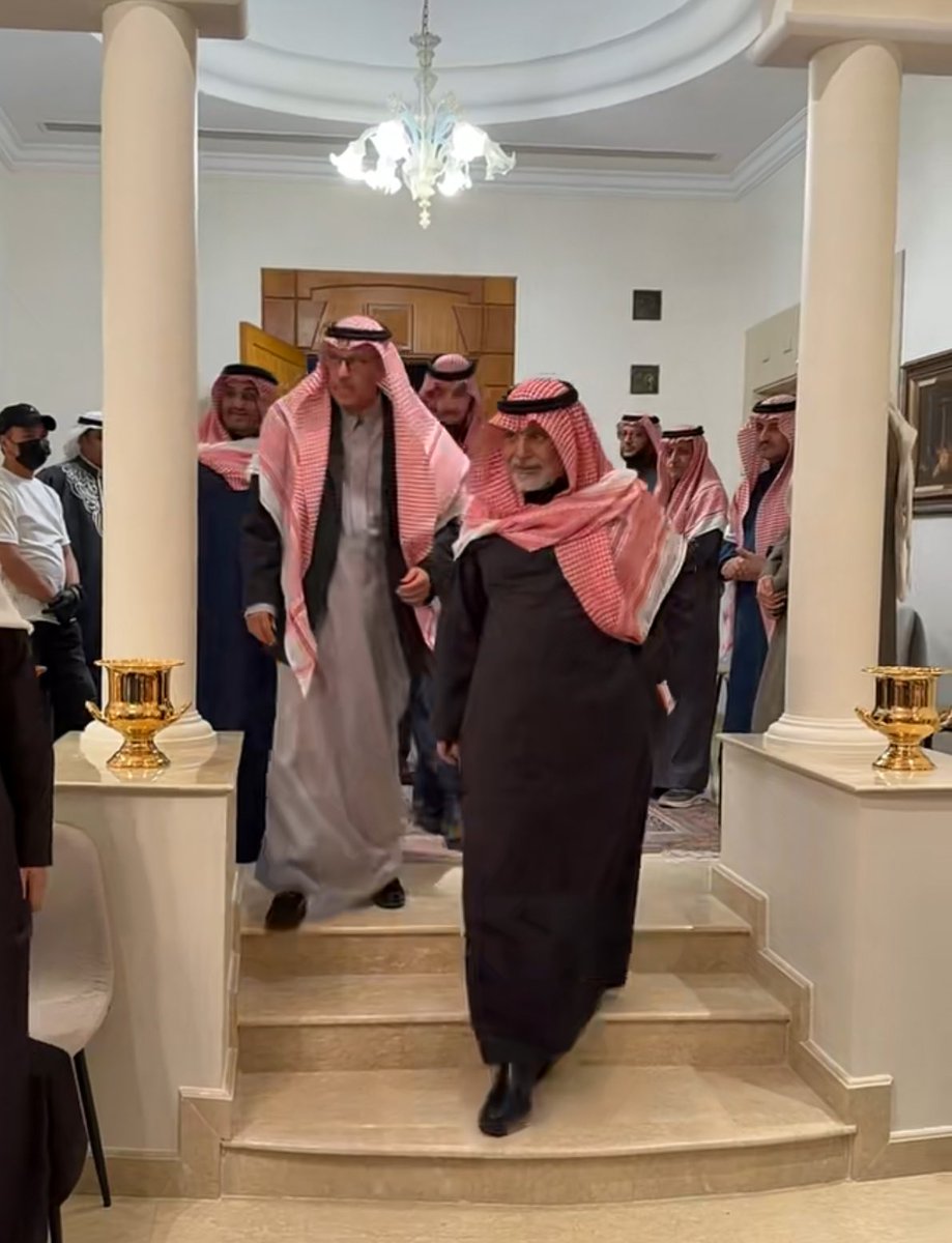 Otaibah_alhila's tweet photo. قدم صاحب السمو الملكي الأمير : 
عبدالعزيز بن ماجد بن عبدالعزيز ال سعود 
هذا اليوم واجب العزاء في وفاة 
فقيد القبيلة : قاعد بن شعف الرقاص الحافي 
- رحمه الله - بمنزله بالعاصمة الرياض https://t.co/hwLQ4QzvXb