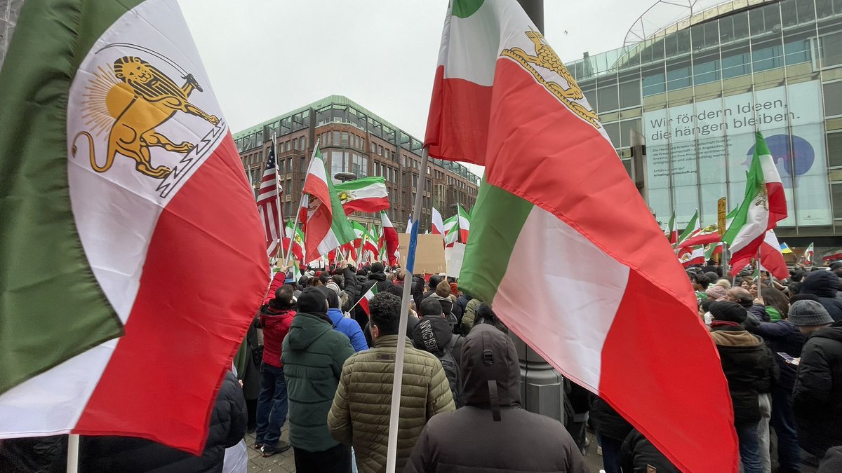 پوریا اس.وی tweet media