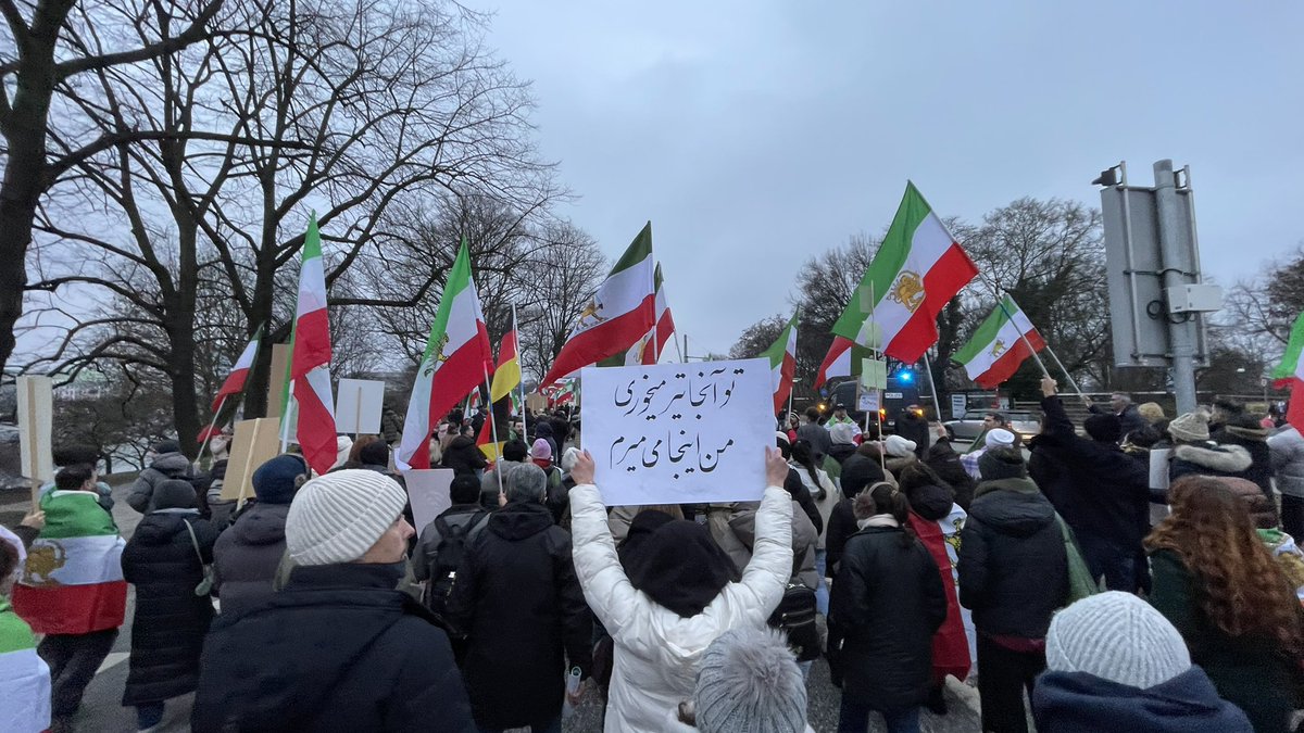 پوریا اس.وی tweet media