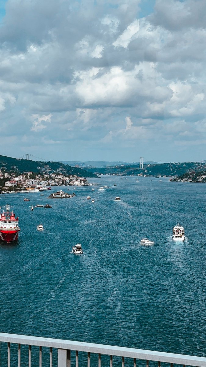 Özellikle köprüden geçerken yüklenen ABİ İSTANBUL YA cümlesi.
