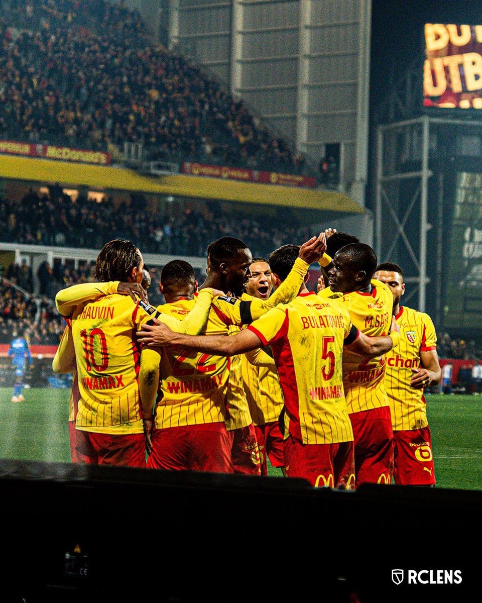 Dans le livre des 𝒓𝒆𝒄𝒐𝒓𝒅𝒔 sang et or 📖

Le Racing compte 𝟒𝟑 points après 18 journées, soit le meilleur total de son histoire en <a href="/Ligue1/">Ligue 1 McDonald's</a>. 👏

#FiersDEtreLensois #RCLAJA