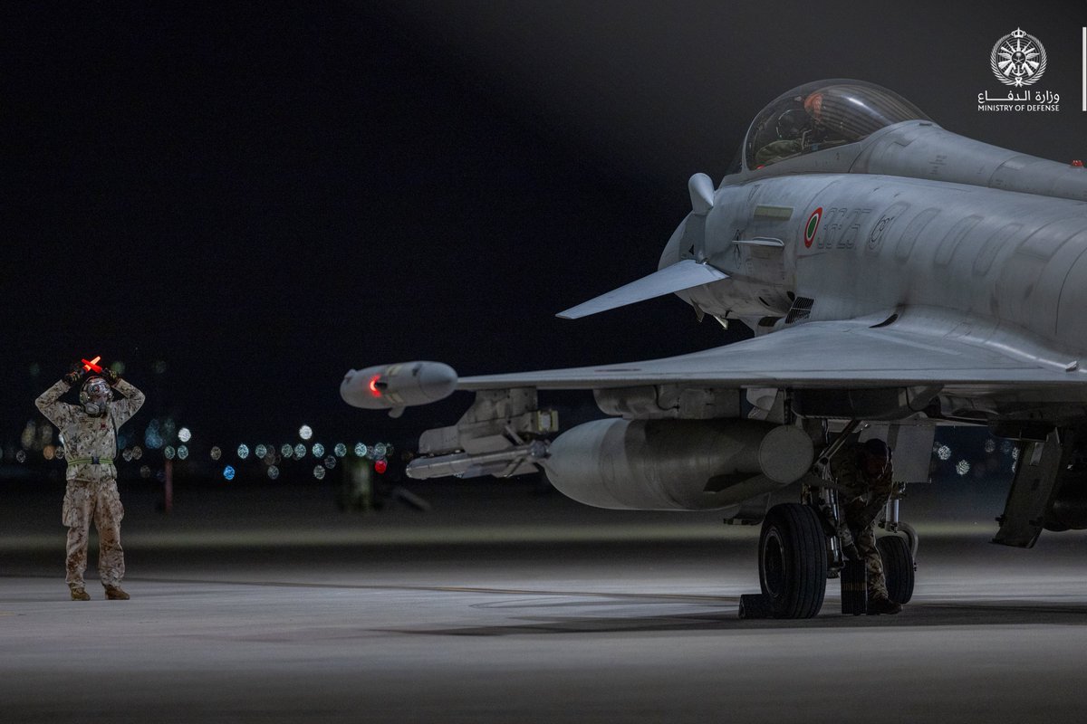 modgovksa's tweet image. ويشارك في التمرين، الذي يُعد من أكبر التمارين العسكرية وأكثرها تعقيدًا في المنطقة، أفرع #القوات_المسلحة، ووزارة الحرس الوطني، ورئاسة أمن الدولة، والقيادة العسكرية الموحدة لمجلس التعاون لدول الخليج العربية، إضافة إلى قوات من 15 دولة شقيقة وصديقة بينها 5 دول بصفة مراقبين.