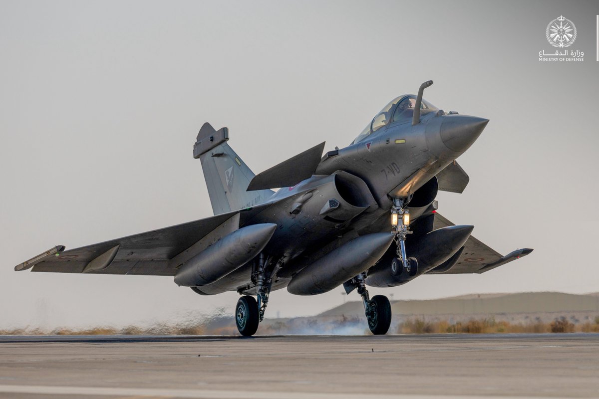 modgovksa's tweet image. ويشارك في التمرين، الذي يُعد من أكبر التمارين العسكرية وأكثرها تعقيدًا في المنطقة، أفرع #القوات_المسلحة، ووزارة الحرس الوطني، ورئاسة أمن الدولة، والقيادة العسكرية الموحدة لمجلس التعاون لدول الخليج العربية، إضافة إلى قوات من 15 دولة شقيقة وصديقة بينها 5 دول بصفة مراقبين.