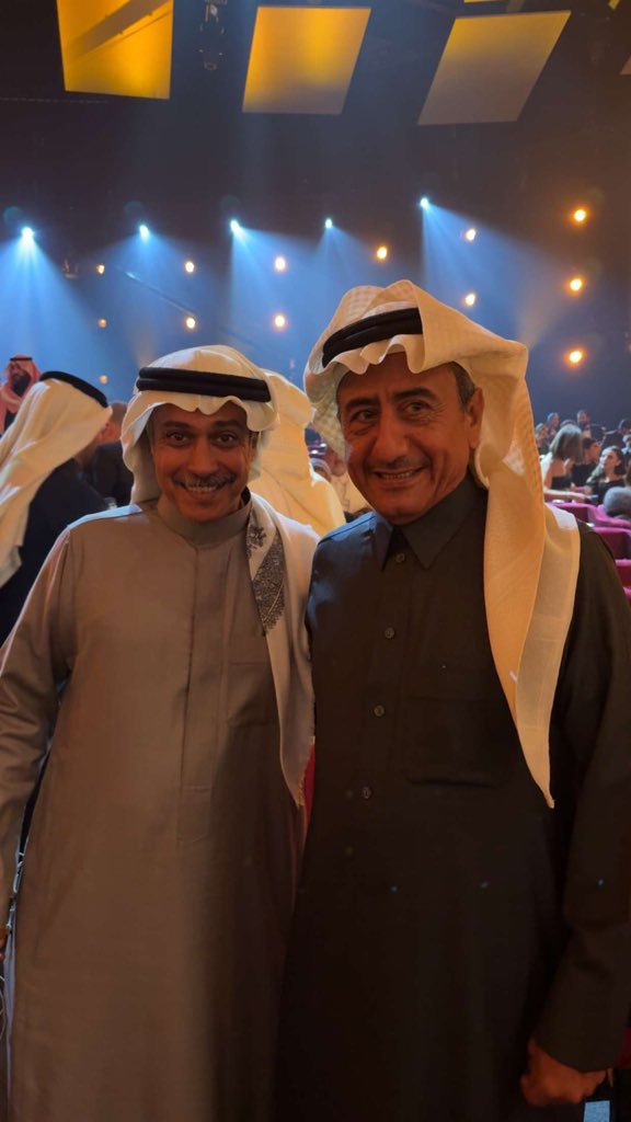 من الصور القريبة للقلب.. والواحد يحس بفخر وهو يطالعها.. اهرامات #الدراما_السعودية في إلتقاطه فخمة.. الكبار النجوم #ناصر_القصبي ,#تركي_اليوسف 😍🇸🇦💛 #JoyAwards2026