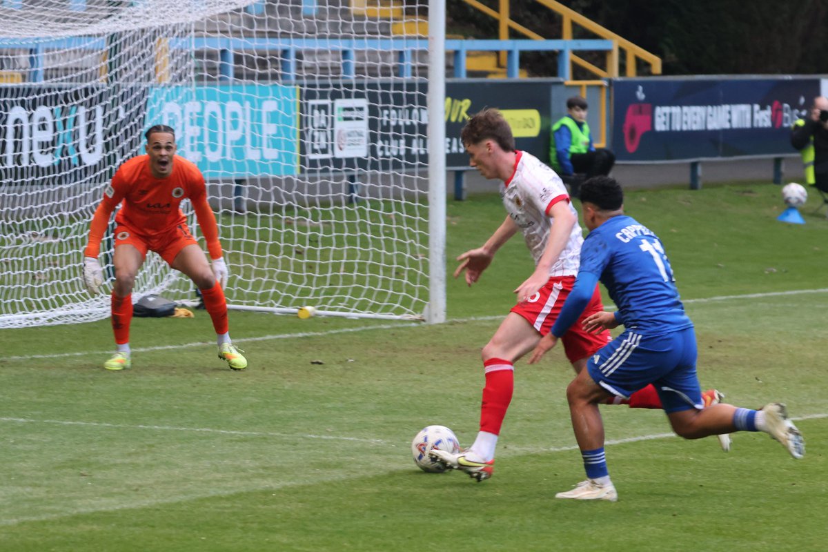 kenafox's tweet photo. First half action at FC Halifax Town vs @bostonunited https://t.co/sFkWfGkvz2