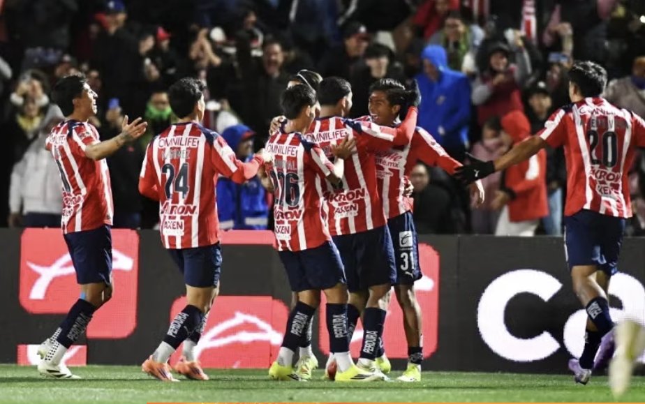 #Javierguirre nuevamente mueve su lista de seleccionados para los próximos juegos de la Selección, tomase apoya en <a href="/Chivas/">CHIVAS</a> 

politik.com.mx/orgullo-nacion…