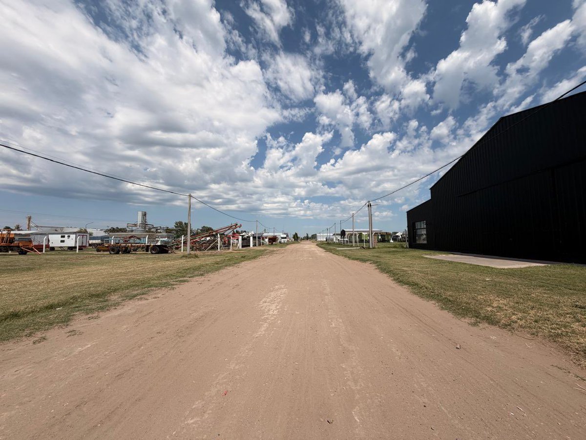📍 Con <a href="/alfourrutia/">Alfo Urrutia</a> visitamos el Sector Industrial Planificado y seguimos observando canales de desagües de la ciudad de América. 

Creemos que es importante recorrer, ya que para generar proyectos hay que ver los lugares y espacios comunes de nuestro municipio.