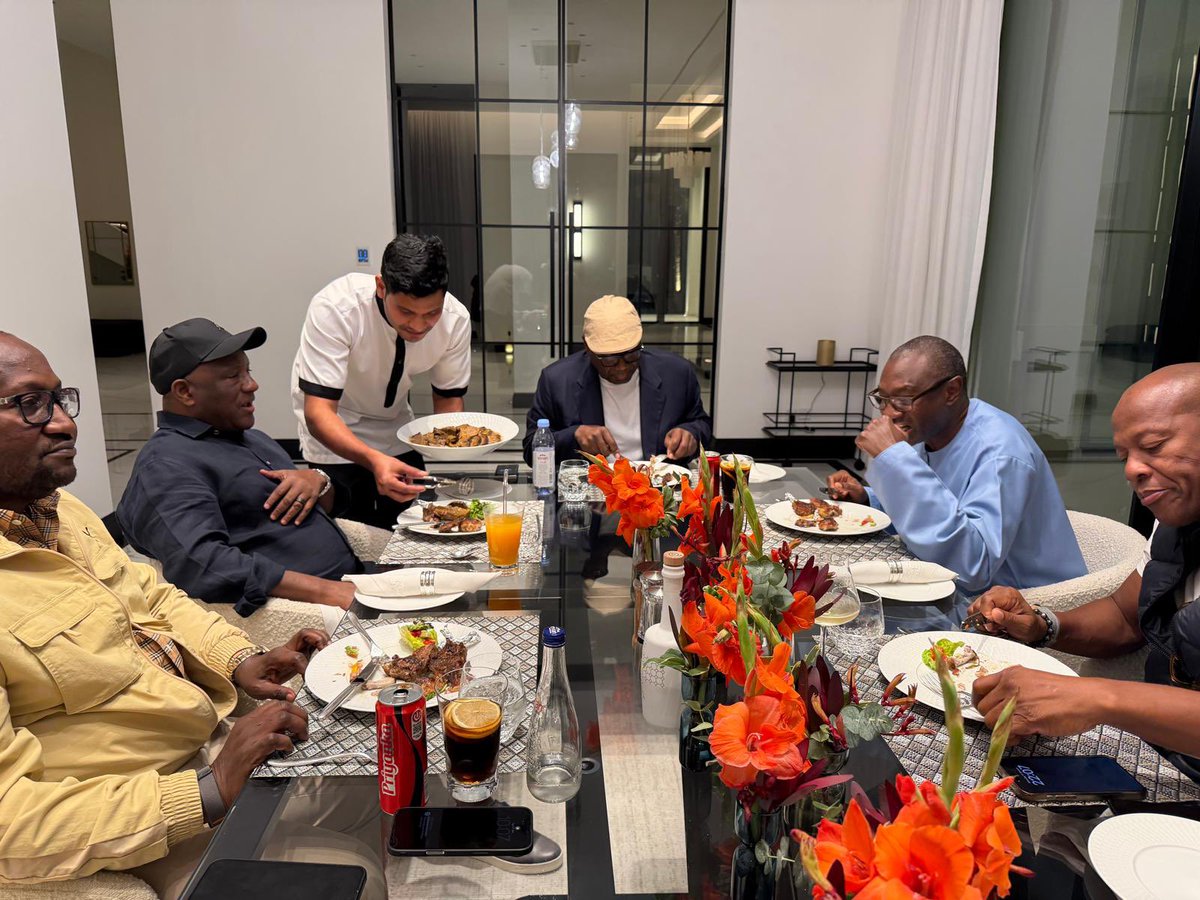 asr_rabiu's tweet image. Hosted by F.Ote$ (@realFemiOtedola) at his magnificent spread in Dubai, shared with great friends - a truly special and memorable evening, made even more unforgettable by wonderful company and warm hospitality.

Femo!

One love ❤️ 

#ASR