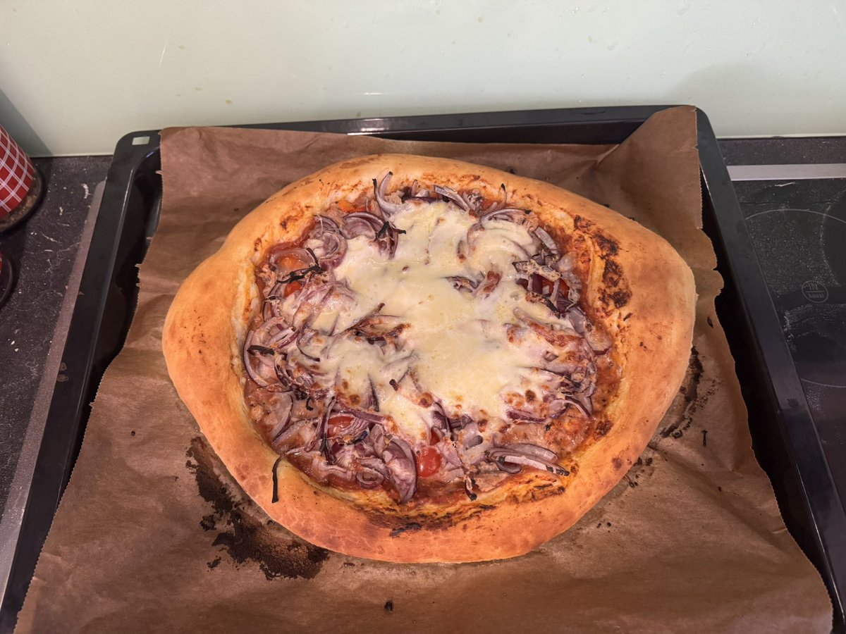 Pizza Thunfisch mit Käse! 

Geht eigentlich immer oder?