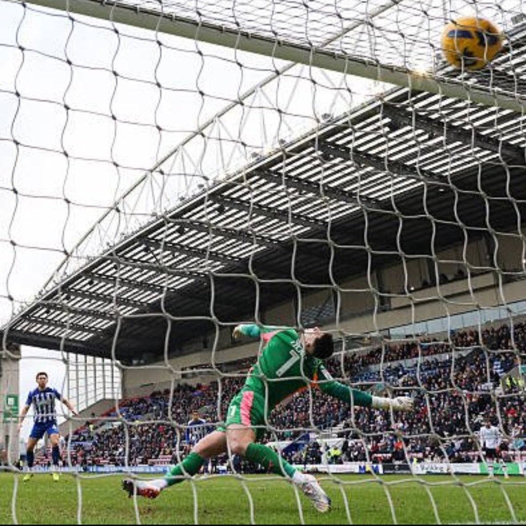 Nice of <a href="/SamTickle3/">Sam Tickle</a> to carry on his usual in-game ritual of sarcastically diving and getting nowhere near the ball. Top class that, pal 👏🏻 #mrtickle #jellywrists #wafc #bwfc