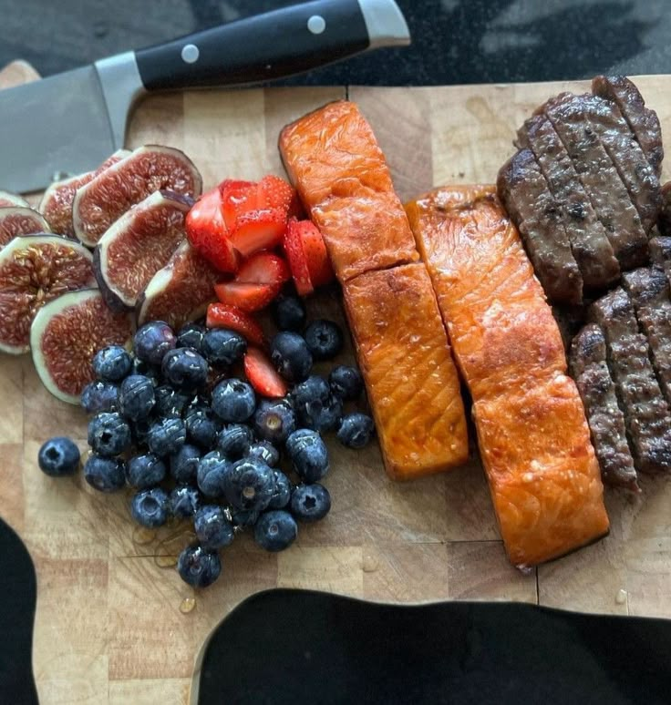 naturallyneve's tweet image. Once you start eating like this, spending time in the sun and cutting out toxins, almost all of your health issues will disappear.