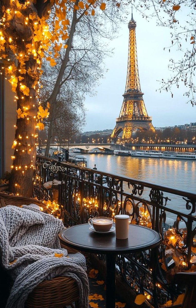 HolyOf's tweet image. 喫茶店での工作 😷