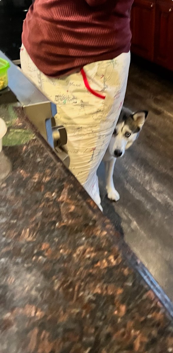 Gbaccii's tweet image. My mom took a picture of me cooking because look at my baby