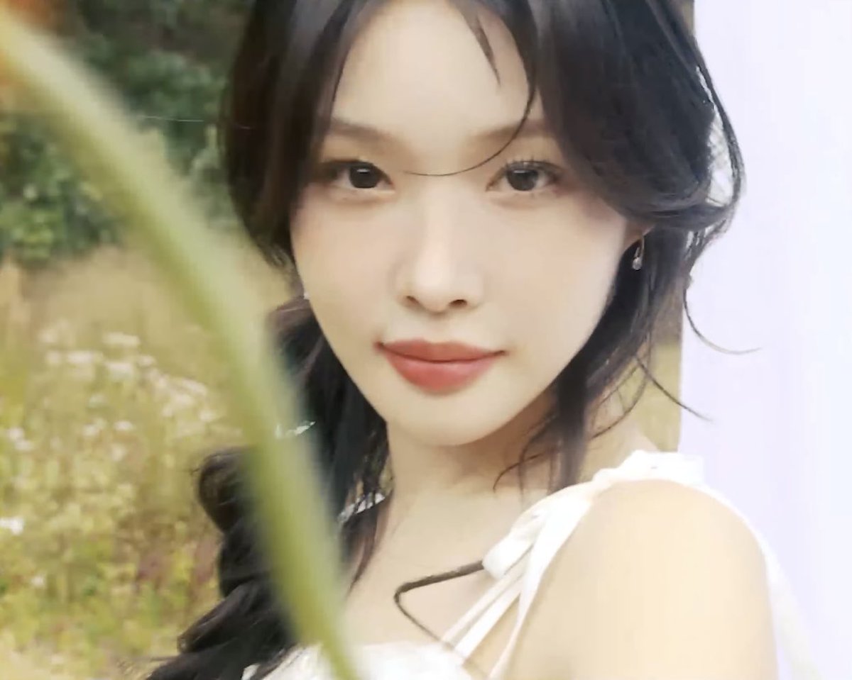 hourly chungha tweet media