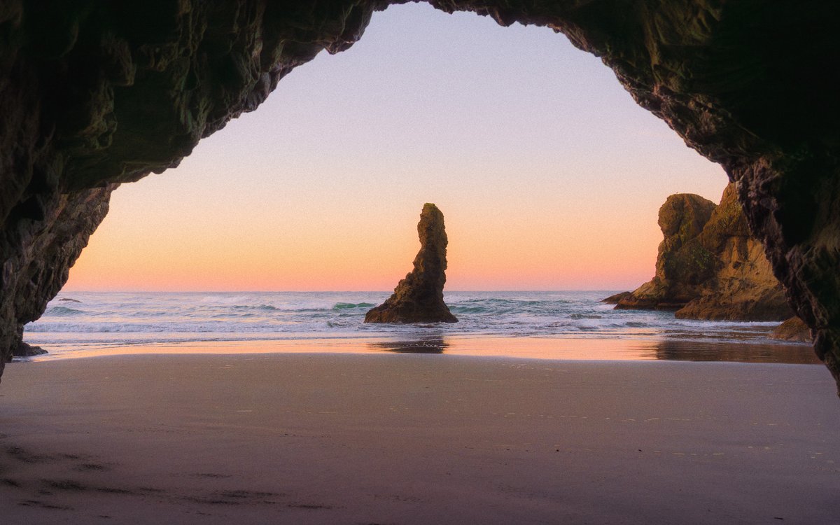 jeffmihaly's tweet image. The Oregon Coast, Framed by Nature