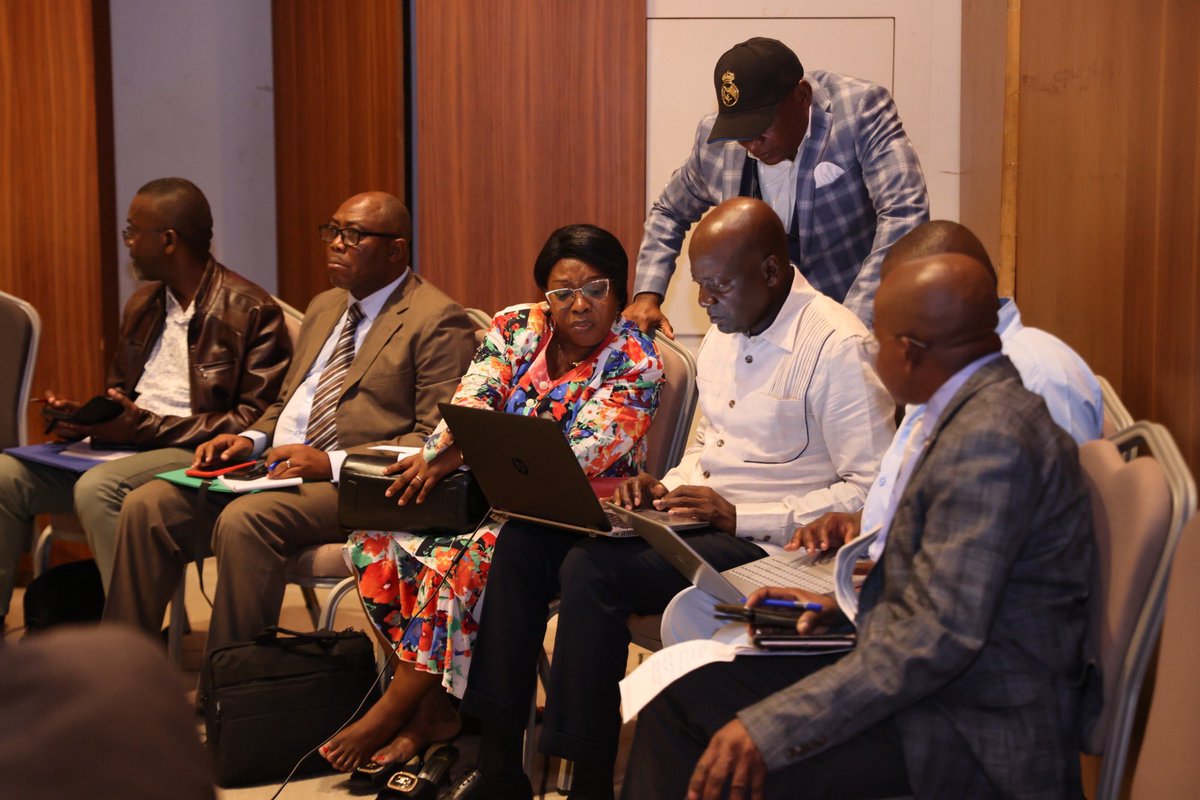 OMSCongo's tweet image. Le Ministre @IbaraRosaire a clôturé, ce 17.1.2025, la revue 2025 &amp;amp; de la planificatº 2026. Une étape strat. pour renforcer la redevabilité, affiner l’action publique et transformer les recommandatº en résultats concrets &amp;amp; durables au pour la #santé &amp;amp; le bien-être des populations.