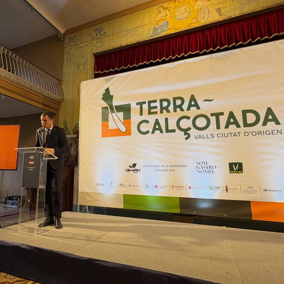 ROSA_M_IBARRA's tweet image. que segueix aportant valor al mon del calçot.
I a la tarda, visita a l’empresa Noxifer de Sarral. Una empresa que va neixer com un petit taller i que amb molt d’esforç i capacitat d’innovació, ha esdevingut líder en el món de l’empresa de prefabricat