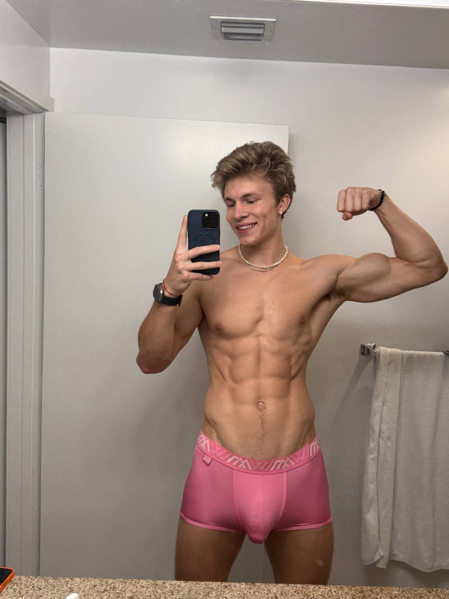 mr__3111's tweet photo. I admit it guys. Yes I’m 🏳️‍🌈 https://t.co/QdXtlfNS2C