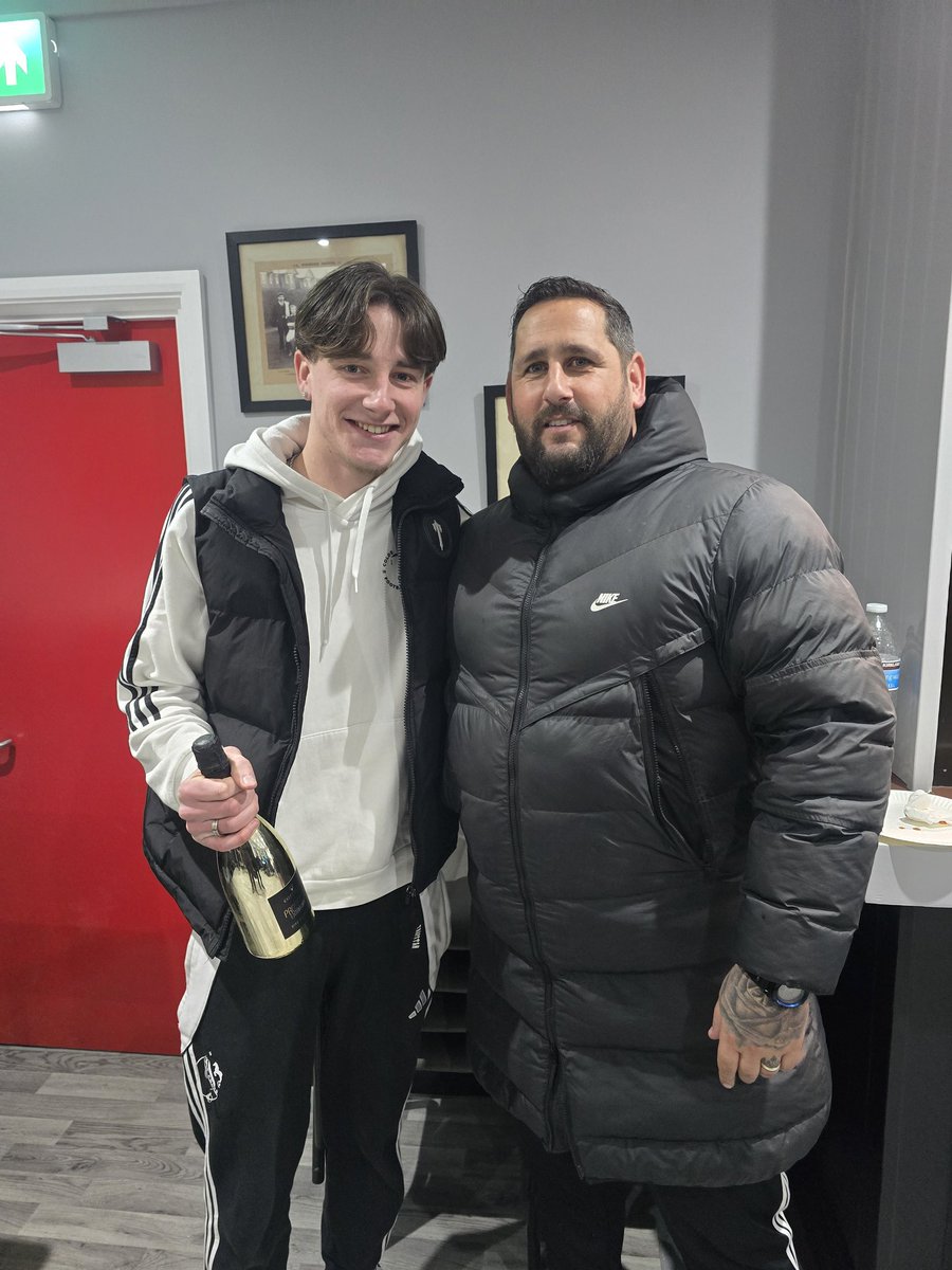 Congratulations to Sam Middleton who Last Saturday played his 100th game for Colden Common. 

"Sam has been an asset to the club since his arrival"  well Done Sammy 👏