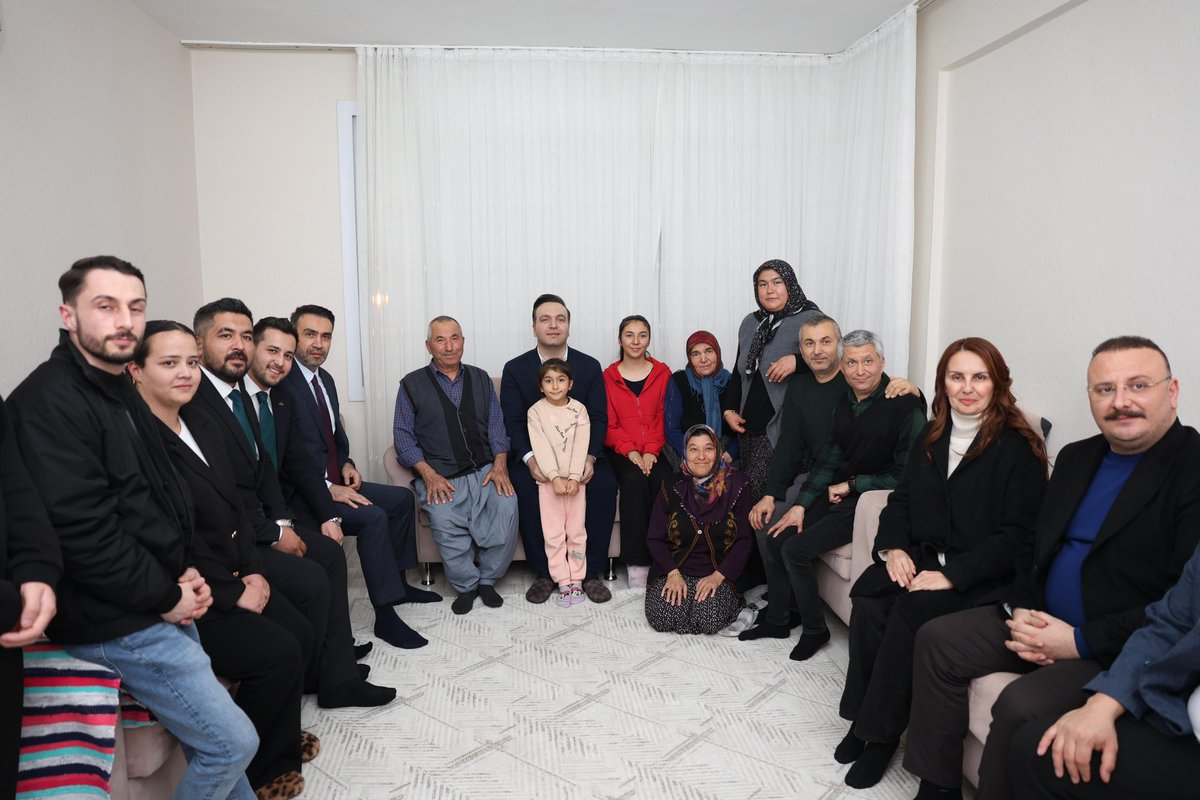 📍Mersin

İyi ki doğdun Meryem… 18 yaşına giren Meryem kardeşimize doğum günü sürprizi yaptık. 🎉

Bizleri evlerinde misafir eden kıymetli ailesine nazik misafirperverlikleri için teşekkür ediyorum.

Her anınızda yanınızda, doğum gününüzde kapınızda olmaya devam edeceğiz.🙋🏻‍♂️