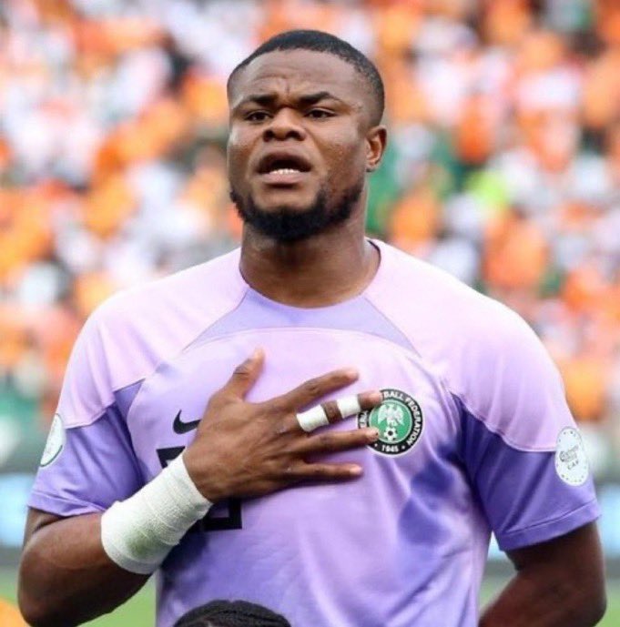 drpenking's tweet image. Mohammed Salah is paid £400,000 per week ( £20.8 million per year) in Liverpool but his penalty which could have made his country Egypt win a trophy at AFCON was saved by a GK who plays in a third division League in South Africa and is paid £ 500 per week. 

Overhyped struggling…