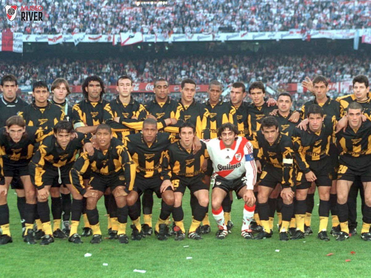 🔙 Homenajes, aniversarios, inauguraciones de estadios: algunas postales de viejos amistosos contra Peñarol. 🇦🇷🤝🏻🇺🇾