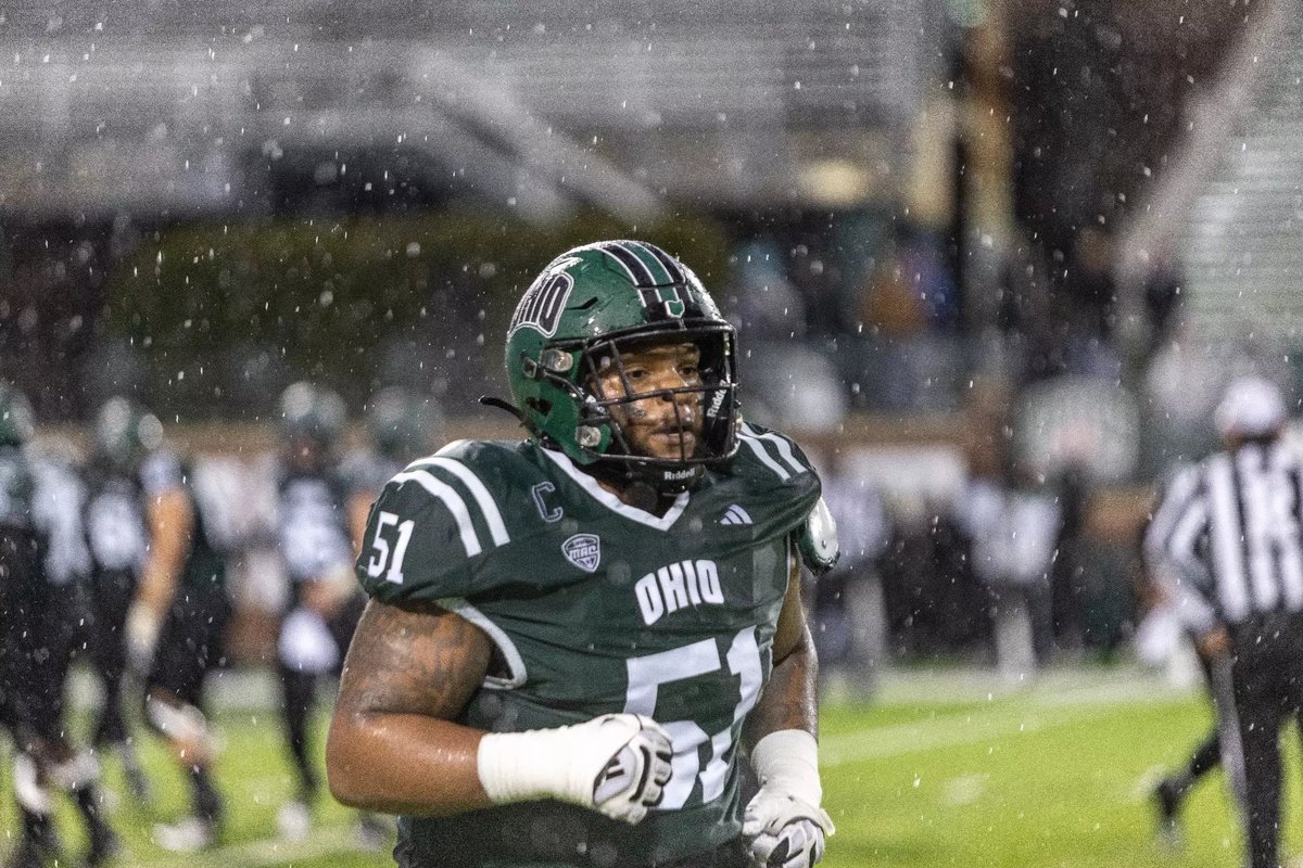 Ohio offensive lineman Davion Weatherspoon has signed with Arkansas, <a href="/On3/">On3</a> has learned. 

The 6-foot, 303-pound OL has played 838 career snaps and was a 2025 first-team All-MAC selection.

on3.com/college/arkans…