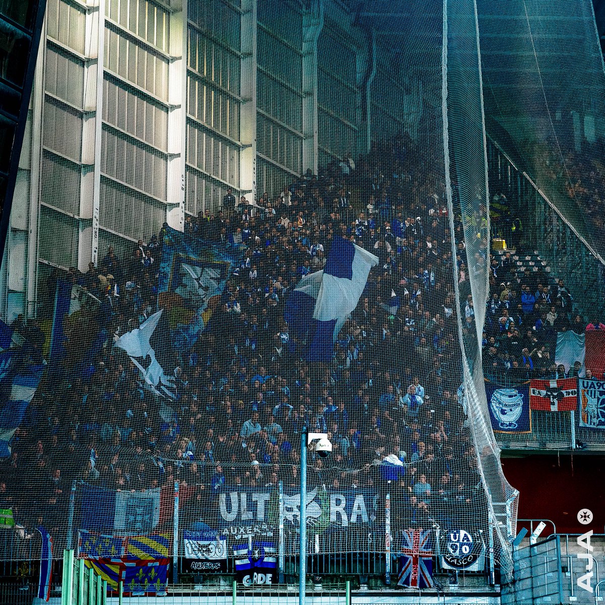 🙌 Un 𝐩𝐚𝐫𝐜𝐚𝐠𝐞 encore 𝐢𝐧𝐜𝐫𝐨𝐲𝐚𝐛𝐥𝐞 ce soir 🔥 On va se battre jusqu'au bout. 𝑨𝒗𝒆𝒄 𝒗𝒐𝒖𝒔. 𝑷𝒐𝒖𝒓 𝒗𝒐𝒖𝒔. 💙🤍#TeamAJA #RCLAJA pic.