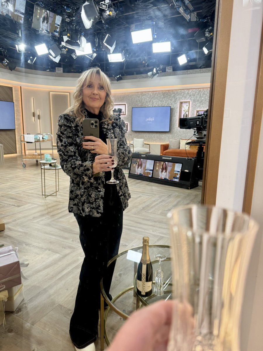 Alison Young ® tweet media