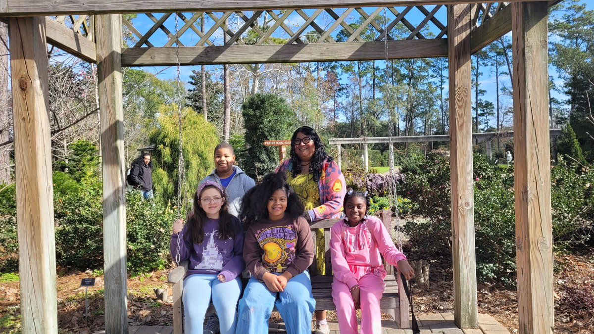 mrs. lopez taylor tweet media