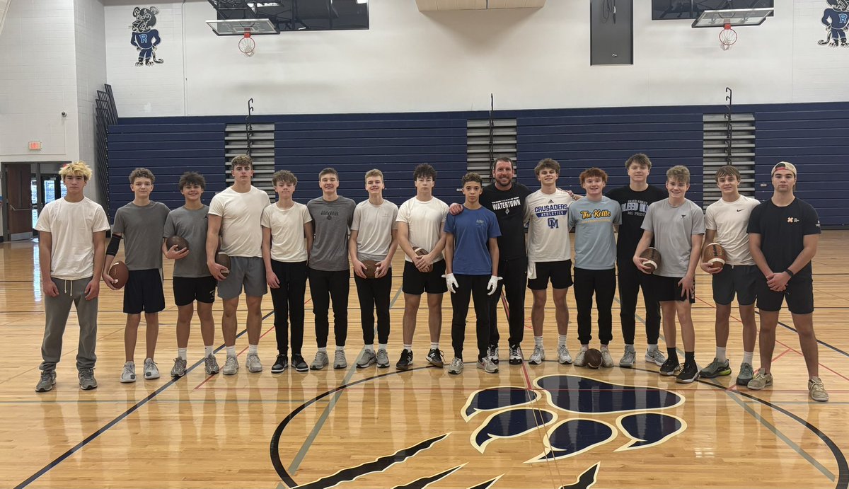 BenjiKamrath's tweet photo. WI QUARTERBACK ACADEMY
Mechanics, Footwork, Situational Throws
- Excellent group of QBs and WRs today!
- Consistently working on fundamentals 
- 1% better every day! https://t.co/8uc4FtJ0pc