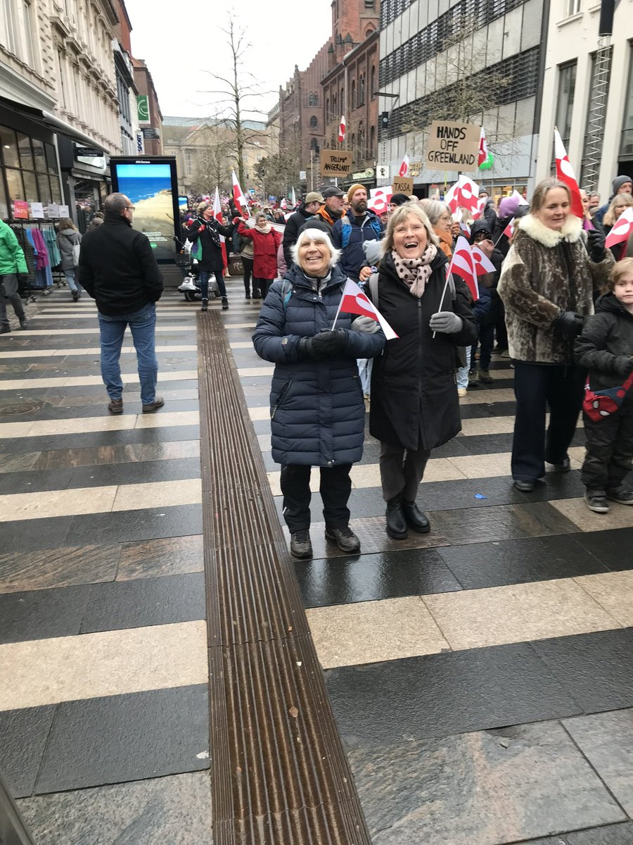 JuulMona's tweet image. Nu vil Trump ramme Danmark og alle, der hjælper os, med højere told.

Først skal der 10 % på, så 25 % hvis vi ikke makker ret. Suk. 

Han kender vist ikke os danskere særligt godt.

For dét der kommer ikke til at virke.

Og Grønland og Danmark står sammen 🇬🇱🇩🇰

Jeg var med til at…