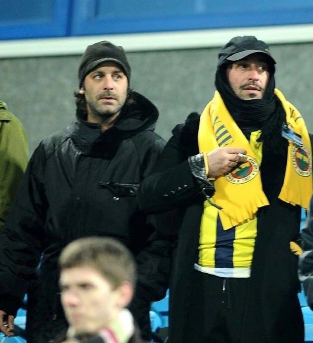 Niye yalan söylüyosun Cem abi “yok olmasın milyon dolarım falan ?” Bas baya Fanatiksin işte 😂 <a href="/CMYLMZ/">Cem Yılmaz</a>