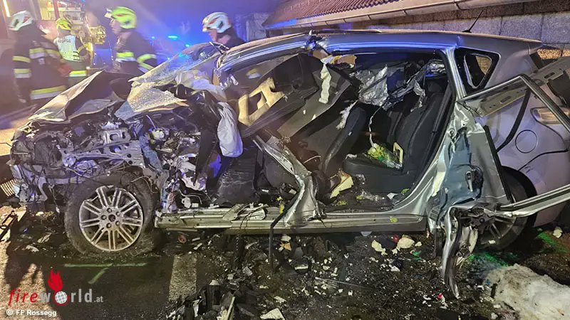 FireWorldAT's tweet image. Stmk: Person nach Pkw-Unfall auf der B 76 im Auto eingeklemmt - 
 fireworld.at/2026/01/17/stm…