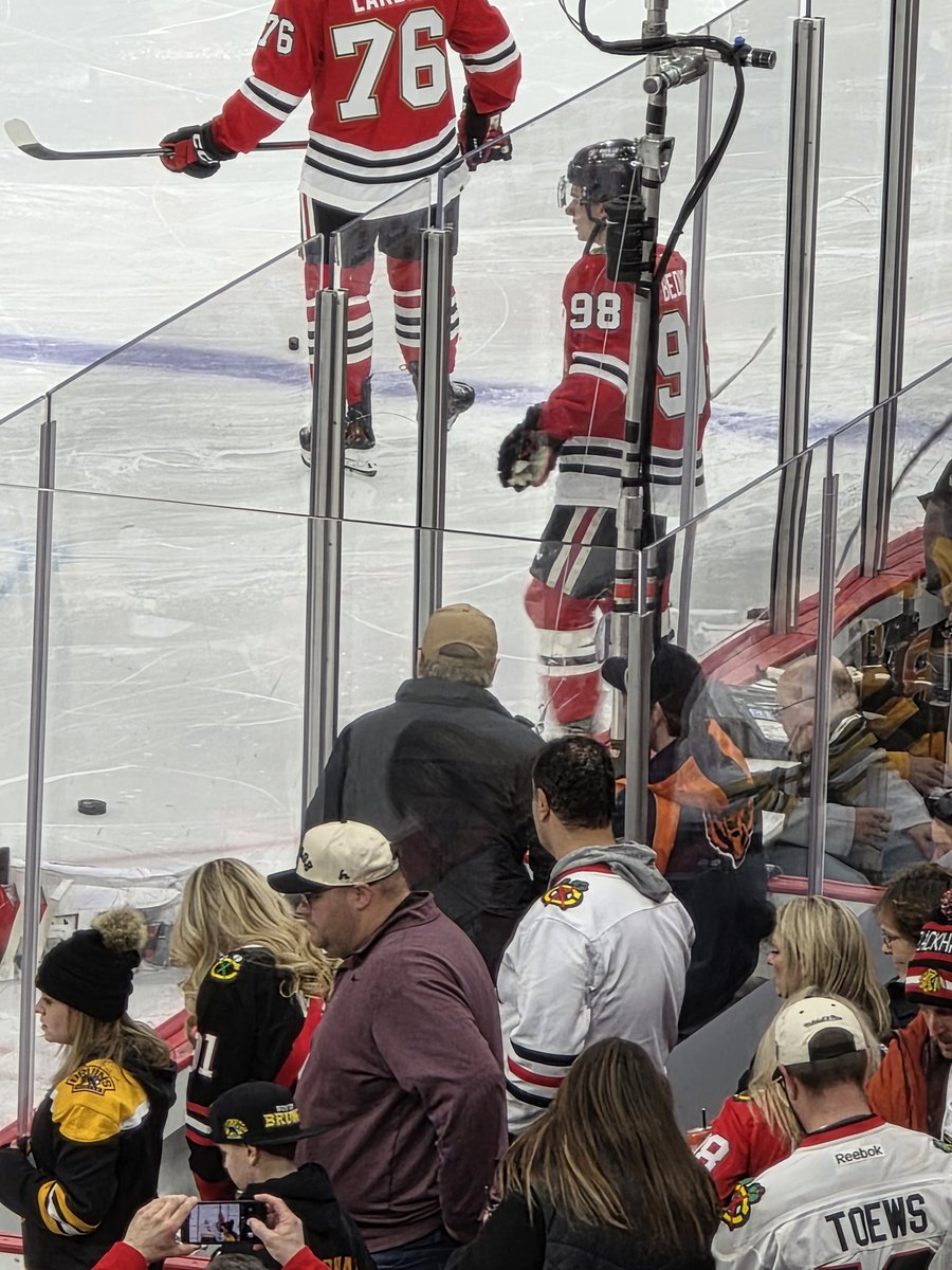 real_mk22's tweet photo. Saw Bedard!! Let's go @NHLBlackhawks!! https://t.co/BL6FfBcILa