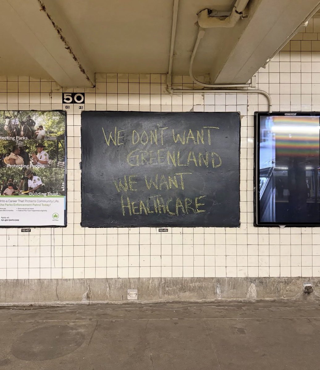 sarrioncarbo_'s tweet image. "No queremos Groenlandia. Queremos sanidad pública".

Visto en el metro de Nueva York: