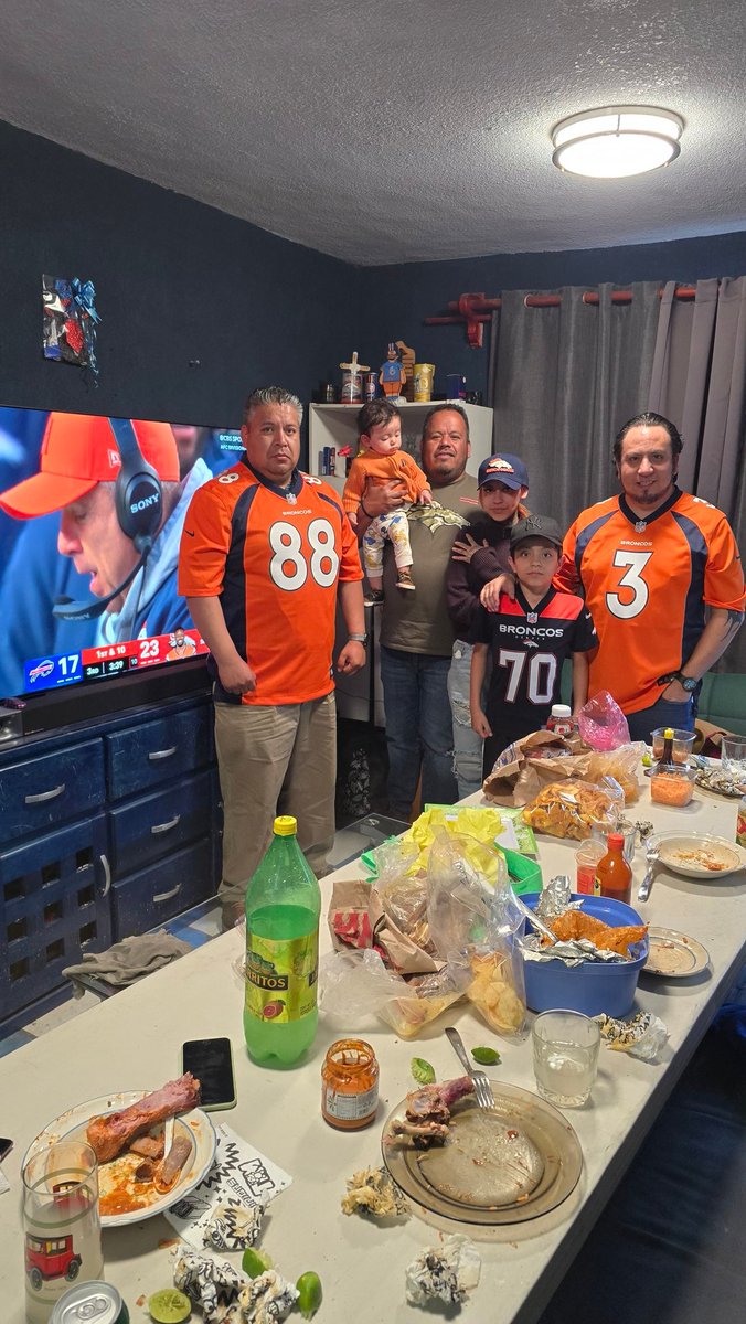 millanme's tweet photo. Millanes!¡!   #NFLENTELEVISA https://t.co/QVCfTyA3PJ