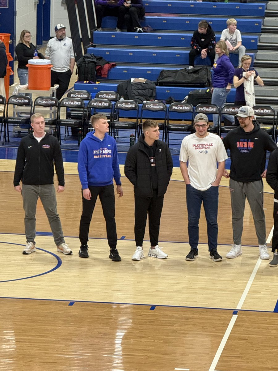 WIACDoug's tweet image. All have to have burners #budlightbrad